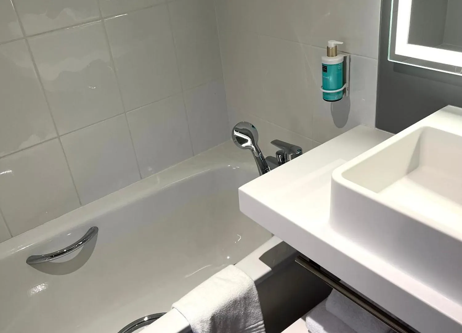 **** Hotel Novotel Suites Clermont Ferrand Polydome France