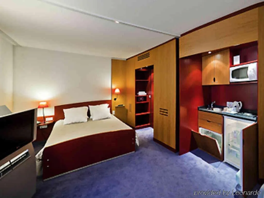 Novotel Suites Clermont Ferrand Polydome 4*, Clermont-Ferrand